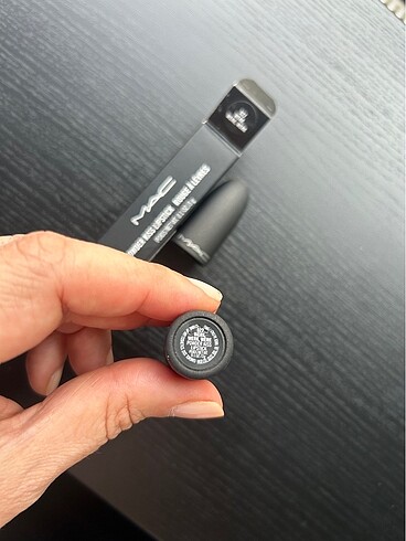 Beden MAC Powder Kiss Ruj