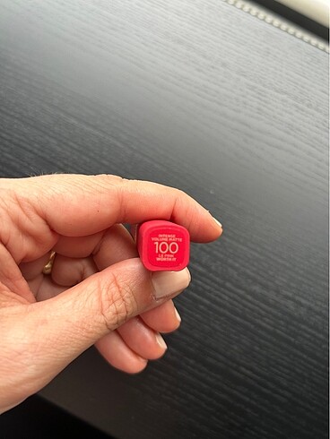 Beden Loreal Paris Color Riche Intense Volume Mat Ruj