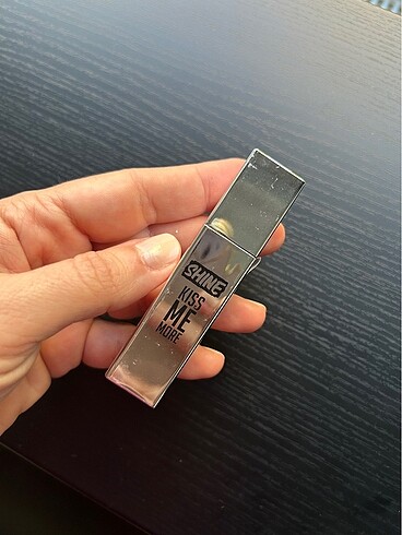 Flormar Shine Kiss Me More Likit Ruj