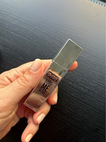 Flormar Shine Kiss Me More Likit Ruj