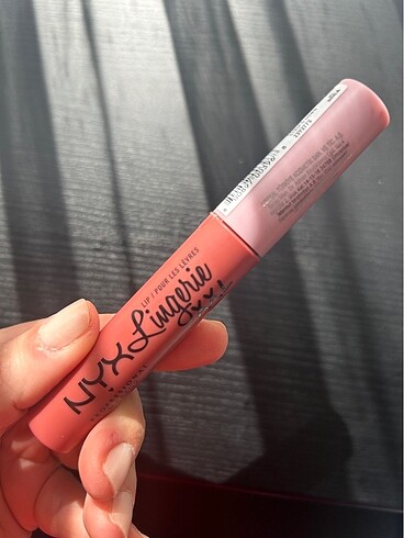 NYX Lip Lingerie XXL Likit Mat Ruj