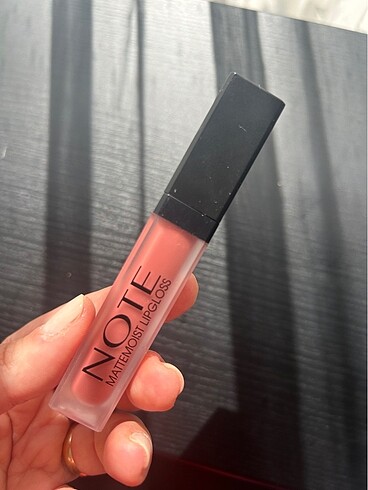 Note Mattemoist Likit Mat Lipgloss