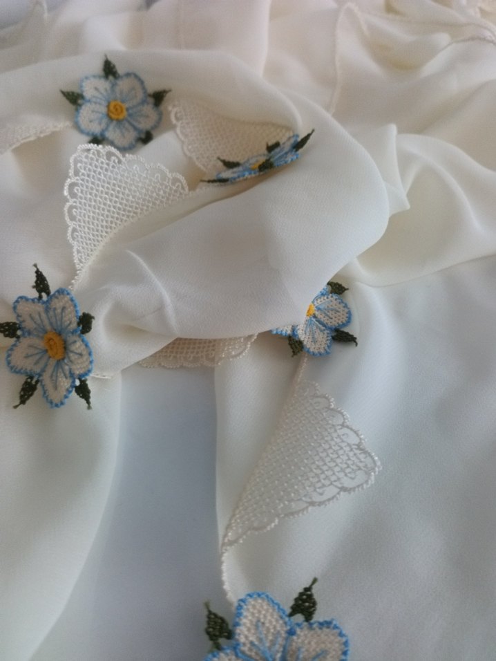 Dantel Detaylı Beyaz Vintage Kadın Fular - Görsel 3