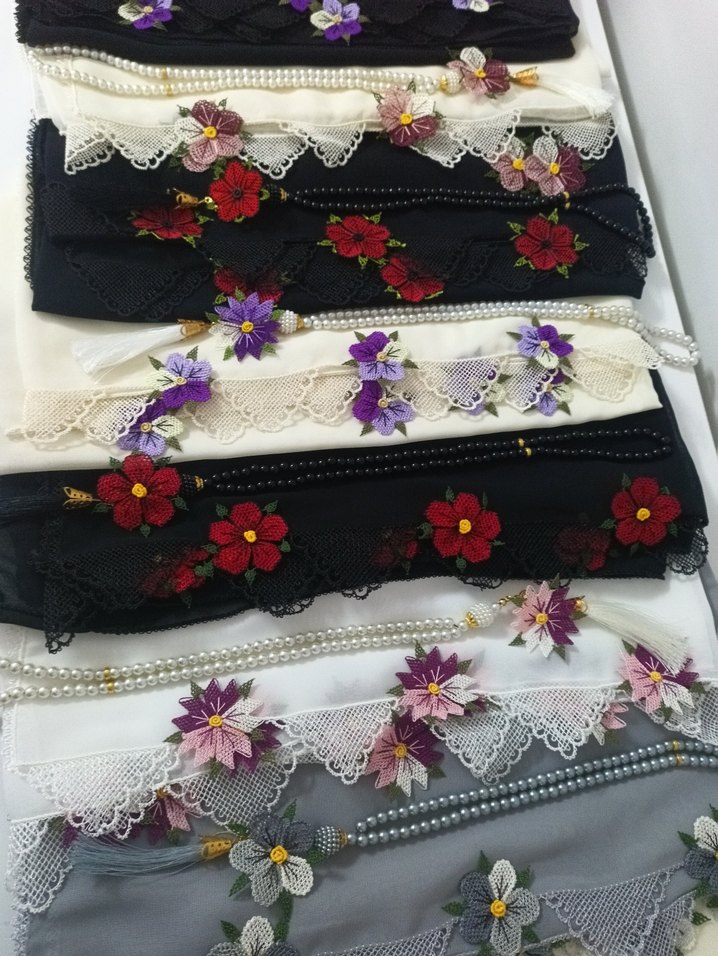 Dantel ve Çiçek Detaylı Kadın Şal - Görsel 3