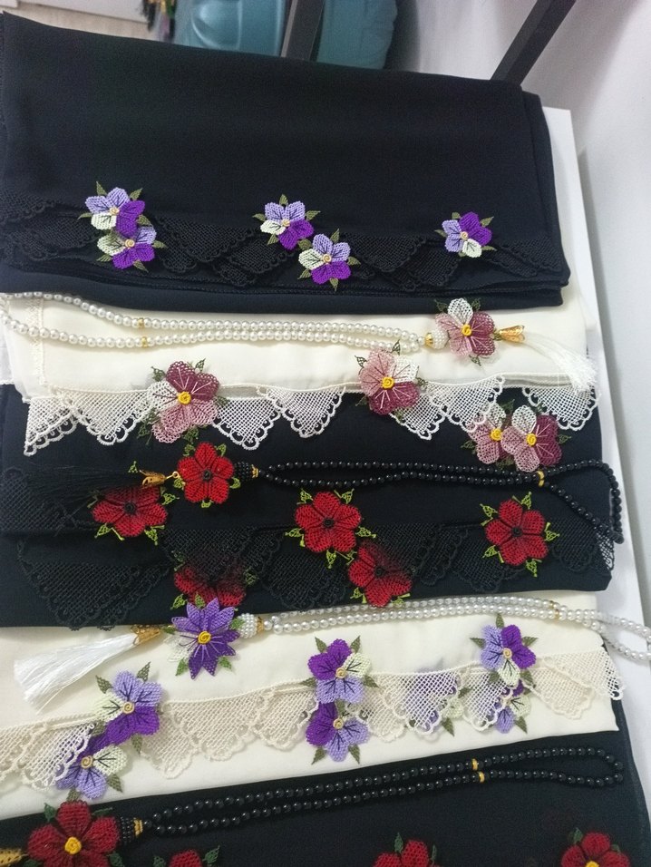 Dantel ve Çiçek Detaylı Kadın Şal - Görsel 2