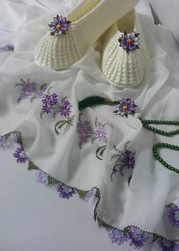 Nakışlı Beyaz Mini Örgü Terlik ve Şal Seti - Görsel 6