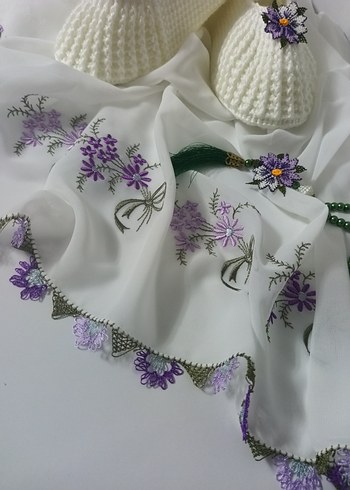 Nakışlı Beyaz Mini Örgü Terlik ve Şal Seti - Görsel 5