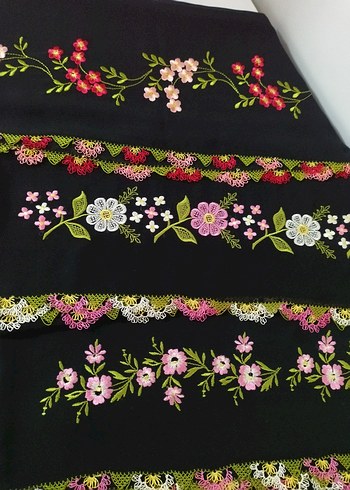 Çiçek İşlemeli Dantel Detaylı Kadın Fular - Görsel 2