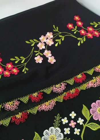 Çiçek İşlemeli Dantel Detaylı Kadın Fular - Görsel 4