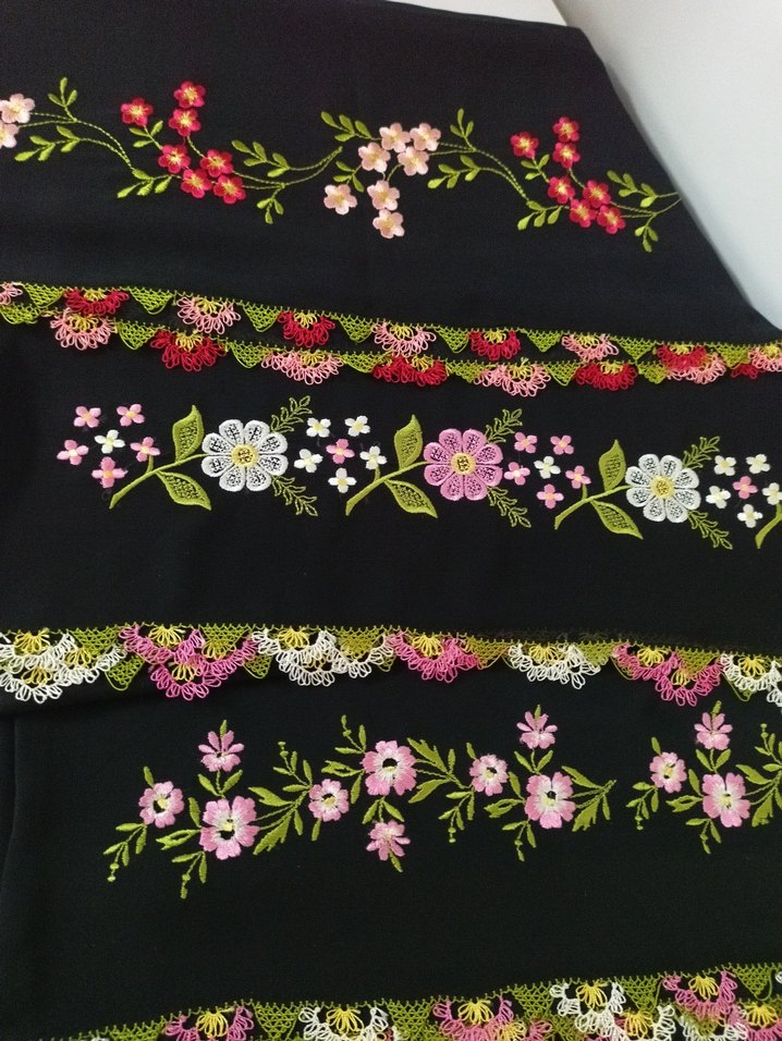 Çiçek İşlemeli Dantel Detaylı Kadın Fular - Görsel 2