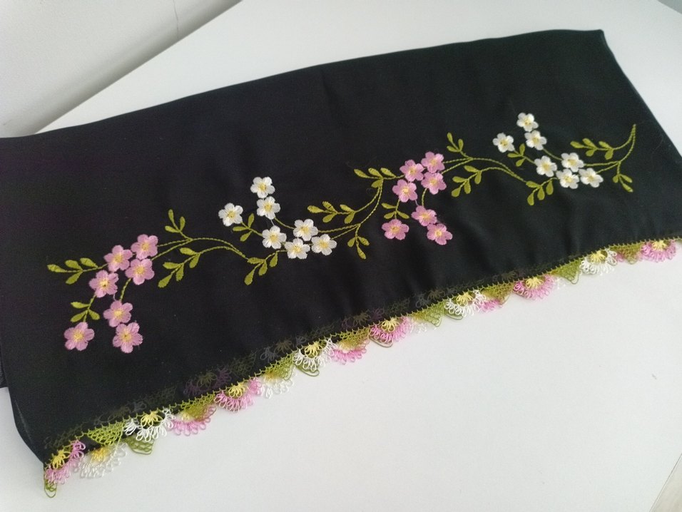 Çiçek İşlemeli Dantel Detaylı Kadın Fular - Görsel 5