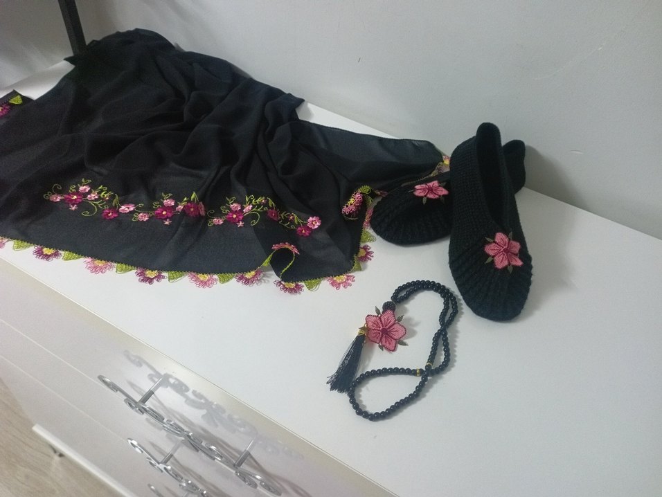 Püsküllü Siyah Bohem Kadın Atkı - Görsel 4