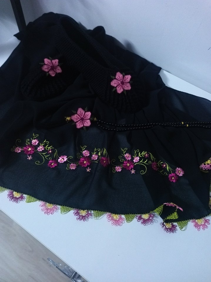 Püsküllü Siyah Bohem Kadın Atkı - Görsel 5