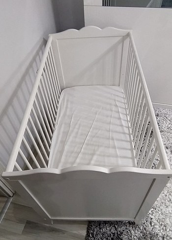 Beyaz Bebek Beşiği Gri Yataklı