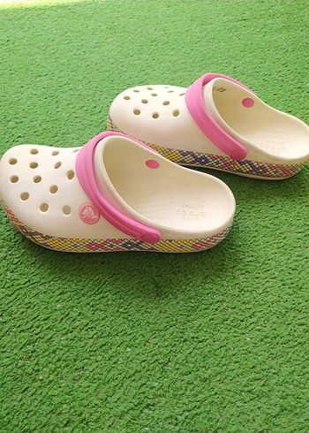Crocs Renkli Kadın Terlikler - Cırt Cırtlı, Bağcıksız