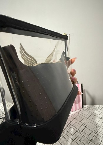 Altın Renkli Fermuarlı Kadın Makyaj Çantası - Görsel 3