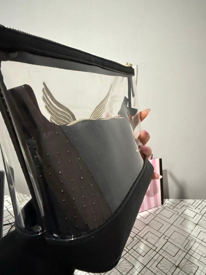 Altın Renkli Fermuarlı Kadın Makyaj Çantası - Görsel 3