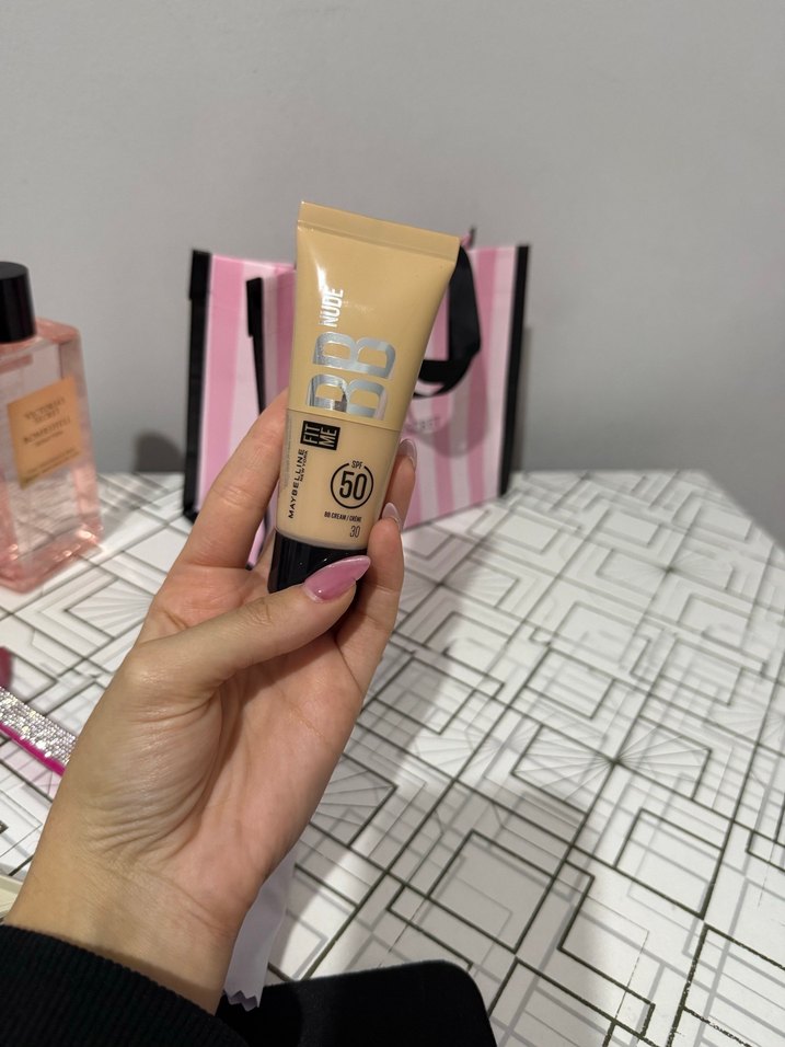 Bej Renkli Hafif BB Krem SPF 50 - Görsel 2