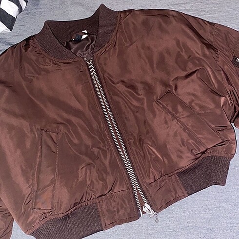 HM CROP SATEN BOMBER CEKET