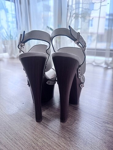 Jessica Simpson JESSİCA SİMPSON AYAKAKBI