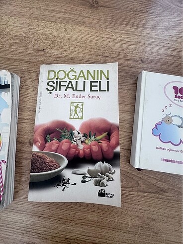 DÖRT ADET KİTAP