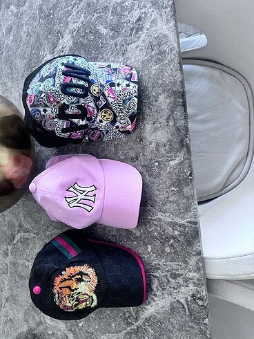 DSquared2 ÜÇ ADET ŞAPKA
