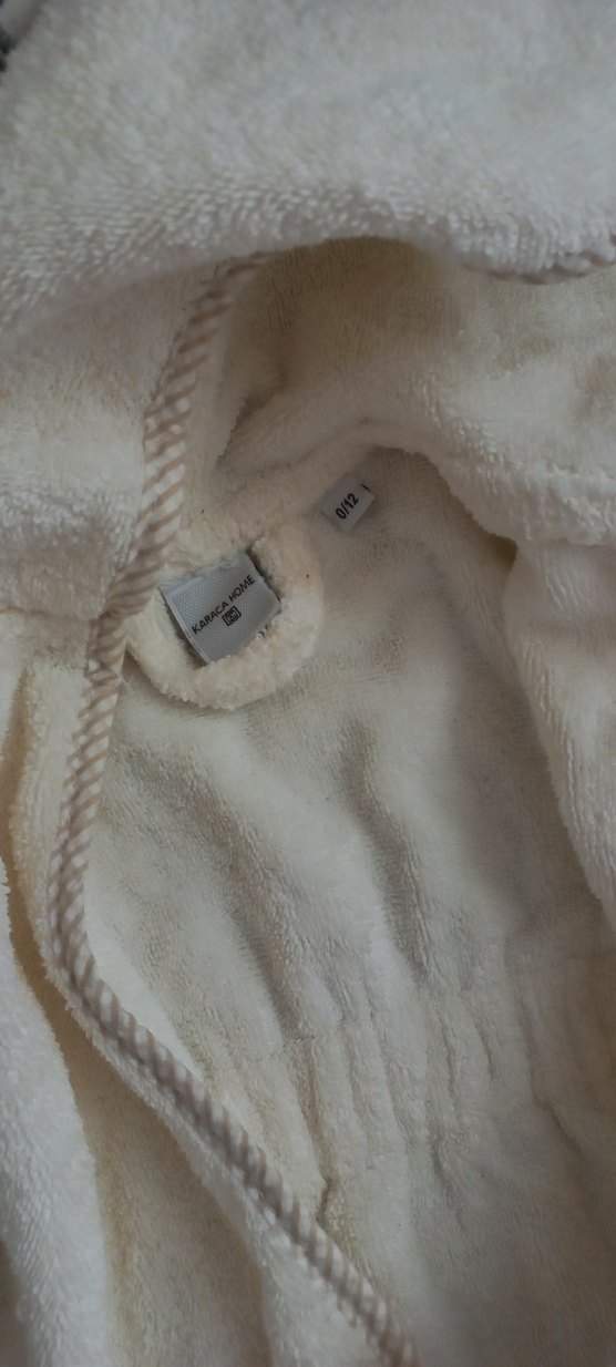 Kapüşonlu Beyaz Nakışlı Kız Bornozu - Görsel 3