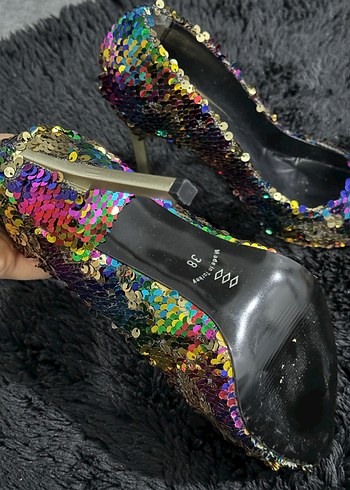 Parlak Pul Detaylı Renkli Yılan Desenli Topuklu - Görsel 6