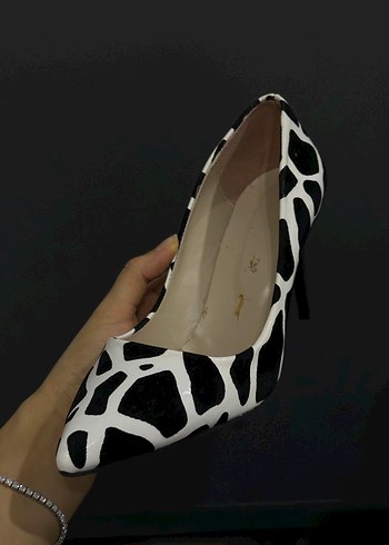 Beyaz Zebra Desenli Kürklü Stiletto - Görsel 4