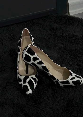Beyaz Zebra Desenli Kürklü Stiletto - Görsel 3