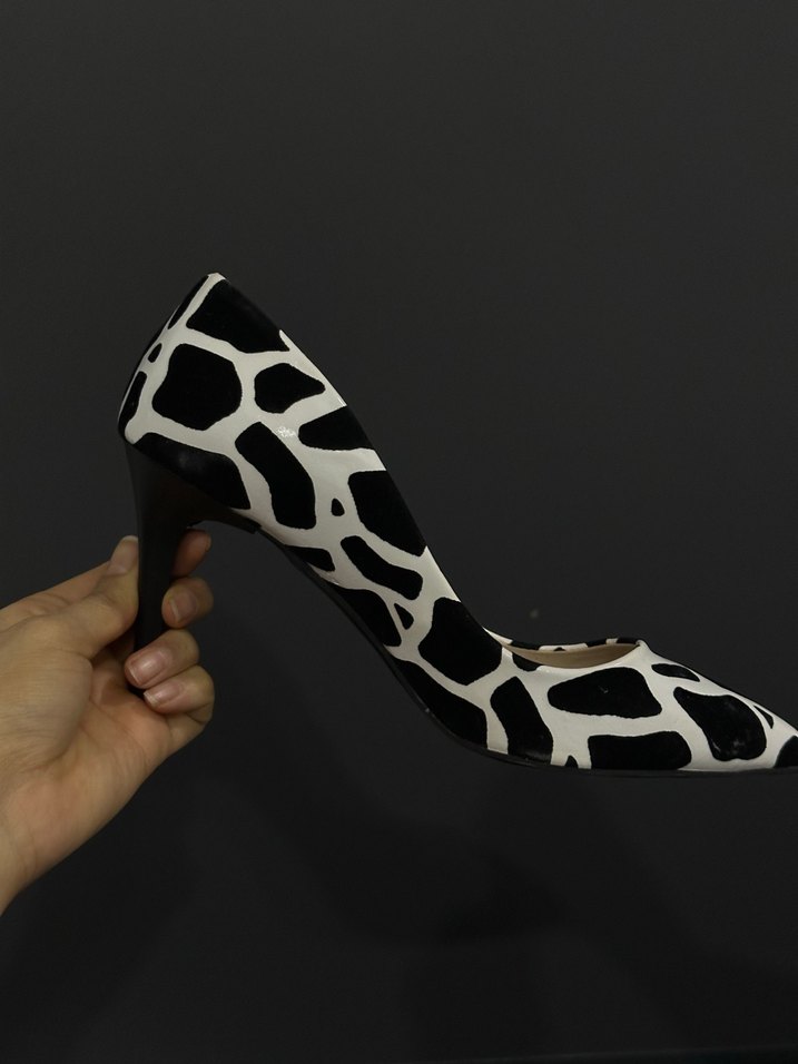 Beyaz Zebra Desenli Kürklü Stiletto - Görsel 2