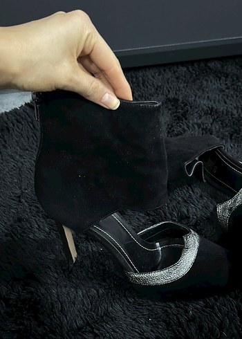 Siyah Süet Stiletto Kemer Detaylı Kadın Topuklu - Görsel 2