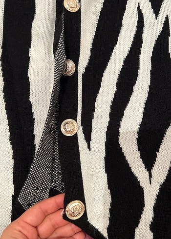 Zebra Desenli Düğmeli Kadın Hırka - Görsel 2