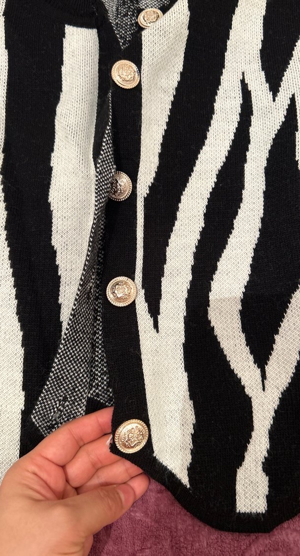 Zebra Desenli Düğmeli Kadın Hırka - Görsel 2