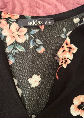 Siyah Çiçek Desenli V Yaka Kadın Bluz - Görsel 2