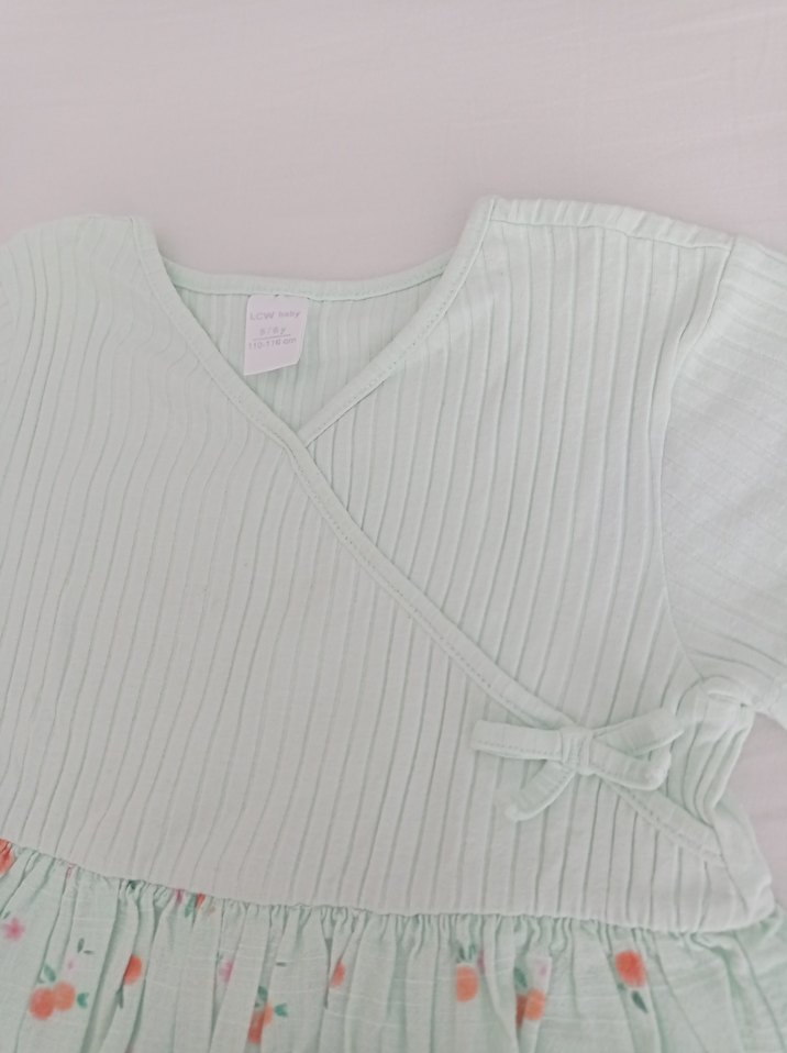 Kız Çocuk Beyaz V Yaka Piliseli Elbise - Görsel 4