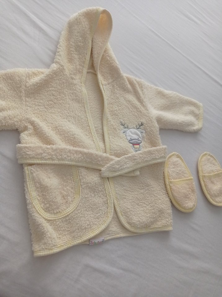 Kapüşonlu  Çocuk Bornoz ve Terlik Seti - Görsel 2