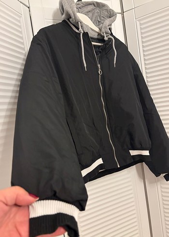 Gri Kapüşonlu Siyah Kadın Fermuarlı Ceket - Görsel 9