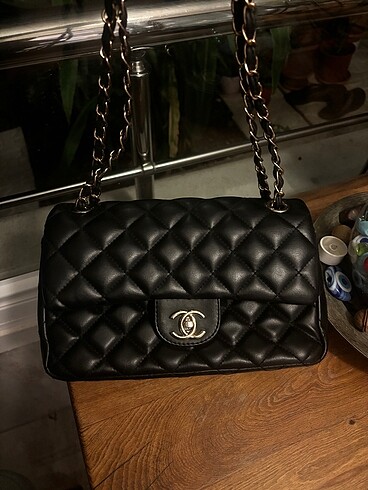  Beden siyah Renk Chanel askılı çanta