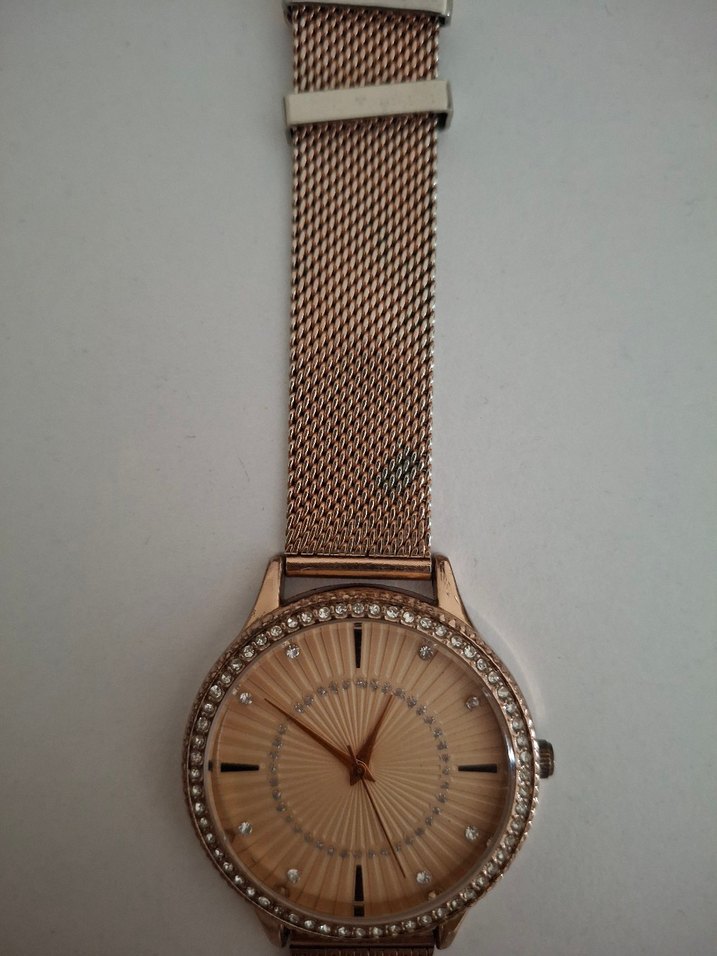 Klasik Şıklıkta Bej Kadın Kol Saati - Görsel 3