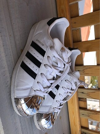 Adidad superstar