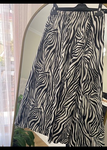 Zebra Desenli Siyah Pilili Midi Etek