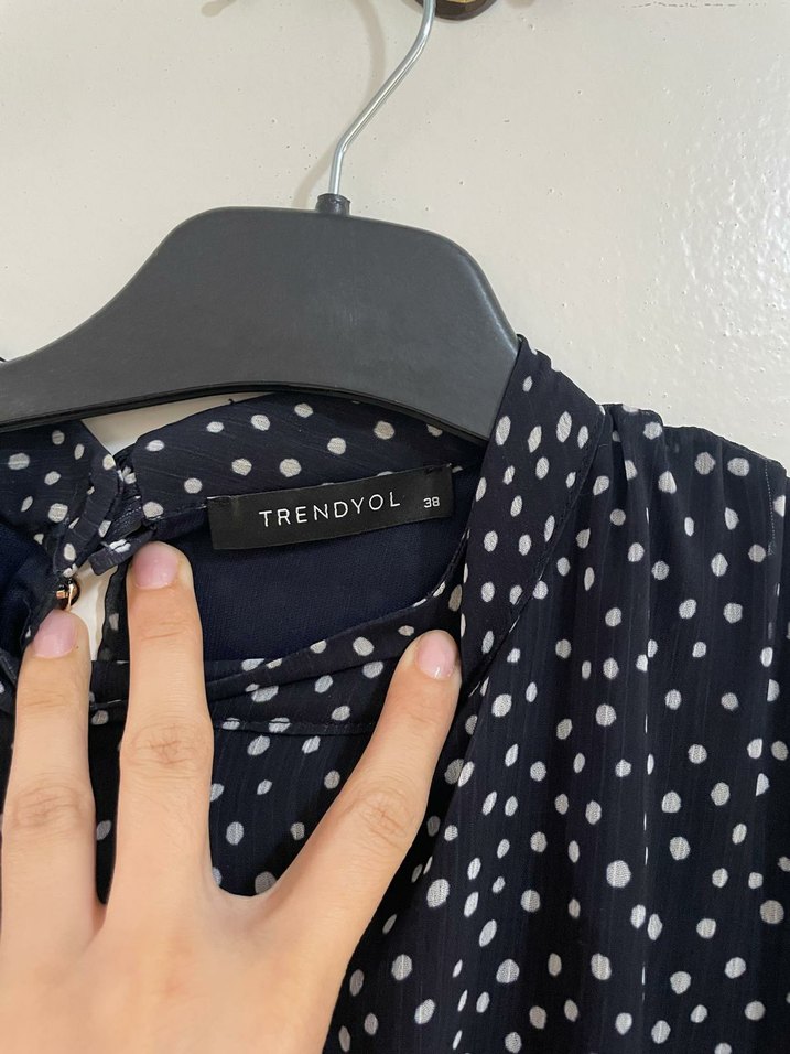 Puantiye Desenli Siyah Midi Elbise - Görsel 2