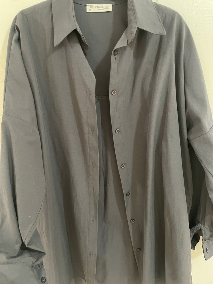 Gri V Yaka Düğmeli Keten Kadın Gömlek - Görsel 3