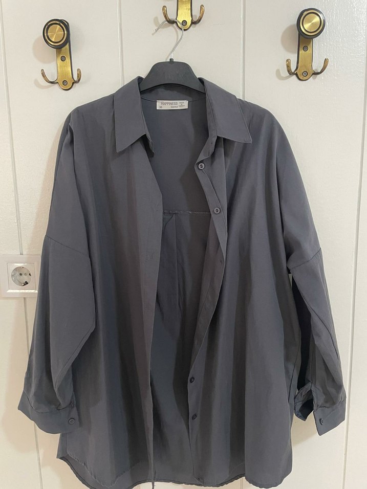 Gri V Yaka Düğmeli Keten Kadın Gömlek - Görsel 2