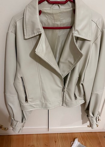 Zara model Bej Kadın Deri Ceket Fermuarlı - Görsel 3