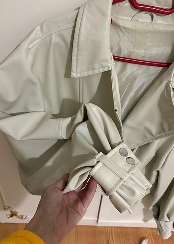 Zara model Bej Kadın Deri Ceket Fermuarlı - Görsel 4