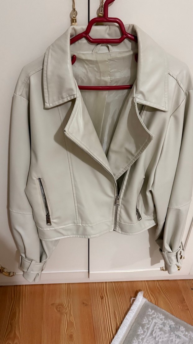 Zara model Bej Kadın Deri Ceket Fermuarlı - Görsel 3