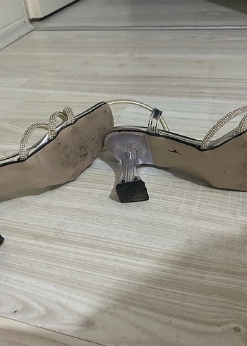 Zara Altın Rengi Yılan Desenli Topuklu Kadın Ayakkabı