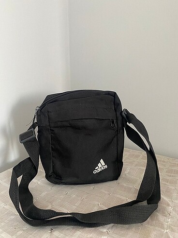 Adidas çanta